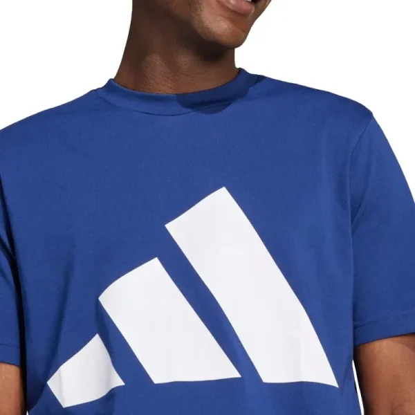 Remera Essentials Logo Grande